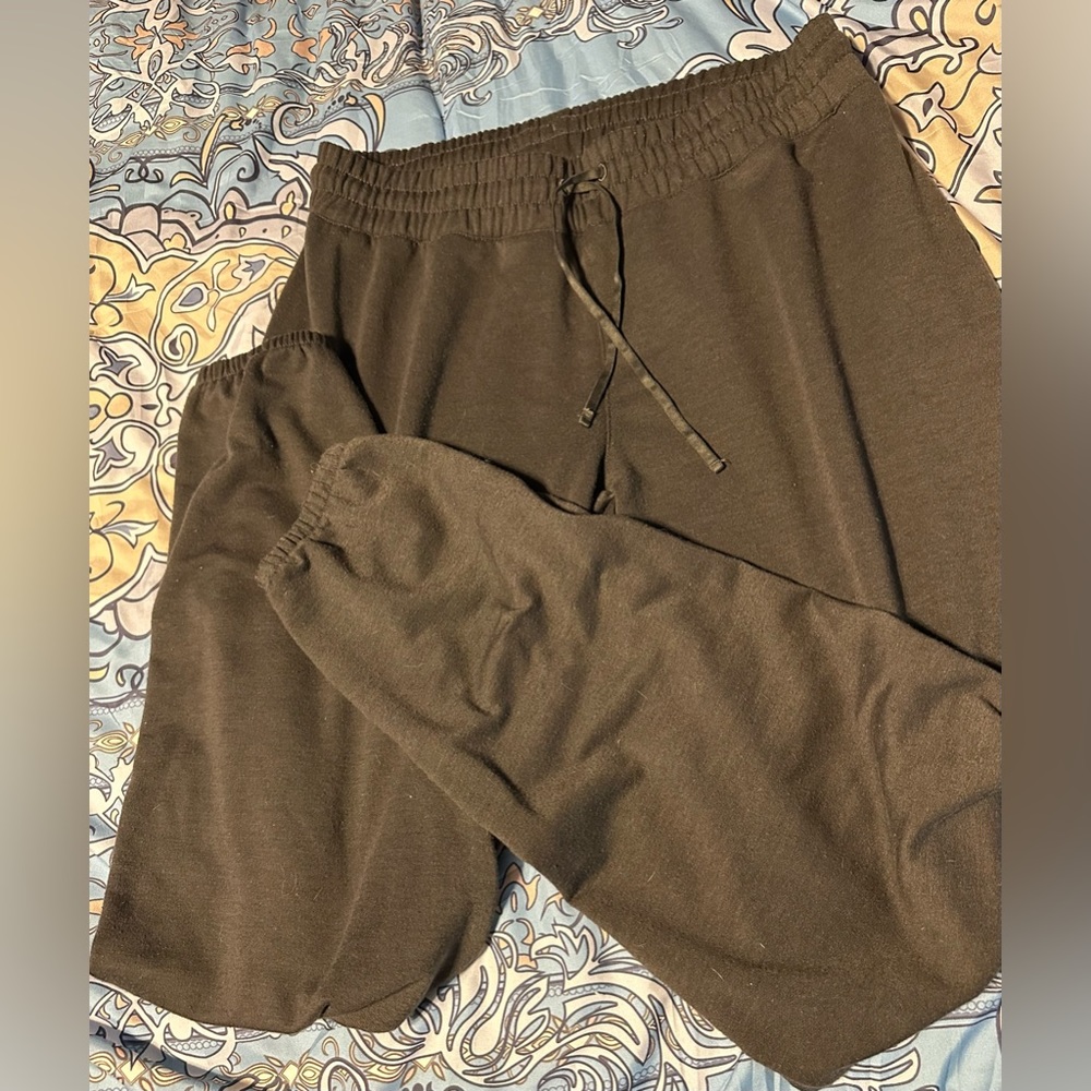 Fabletics size m joggers